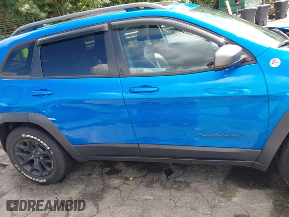 2019 Jeep Cherokee Trailhawk z VIN 1C4PJMBX1KD336247, wystawiony jako IAAI lot #42646549 z przebiegiem 61 636 mil mil oraz . Historia ofert i sprzedaży dostępna na DreamBid. Obrazek 13.