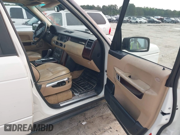 2007 Land Rover Range Rover SC z VIN SALMF134X7A257507, wystawiony jako IAAI lot #42398620 z przebiegiem 239 783 mil mil oraz . Historia ofert i sprzedaży dostępna na DreamBid. Obrazek 5.