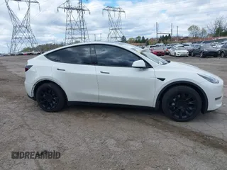 2022 Tesla Model Y Long Range z VIN 7SAYGDEE7NF385207, wystawiony jako IAAI lot #42054449 z przebiegiem 52 834 mil mil oraz . Historia ofert i sprzedaży dostępna na DreamBid. Obrazek 13.