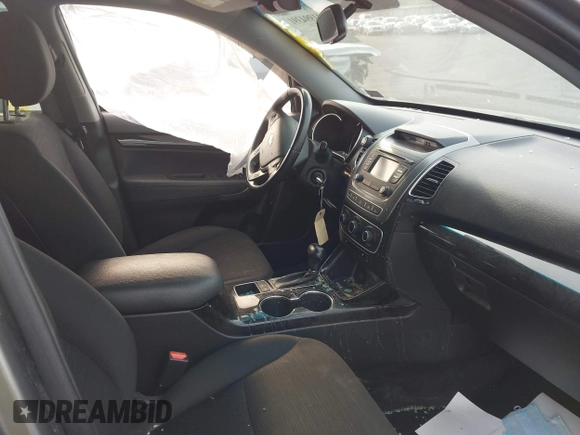 2015 Kia Sorento LX with VIN 5XYKTCA69FG584986, listed as a IAAI auction lot 41994391 with 118,760 mi miles. Bid and sale history available at carsss.com. Image 5.