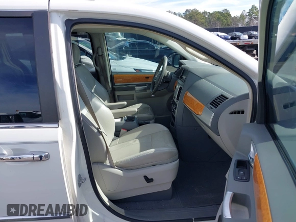 2010 Chrysler Town & Country Limited with VIN 2A4RR6DX7AR124114, listed as a IAAI auction lot 41595803 with 183,684 mi miles. Bid and sale history available at carsss.com. Image 5.