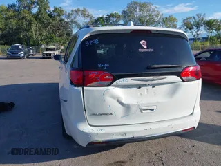 2017 Chrysler Pacifica Touring L with VIN 2C4RC1BG2HR526503, listed as a IAAI auction lot 40264571 with 136,262 mi miles and . Bid and sale history available at DreamBid. Image 6.