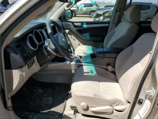 2004 Toyota 4Runner SR5 with VIN JTEBU14R540039339, listed as a Copart auction lot 54225685 with 220,937 mi miles and Clean Title. Bid and sale history available at DreamBid. Image 7.