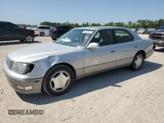 1999 Lexus LS 400 z VIN JT8BH28F0X0161141, wystawiony jako Copart lot #52638575 z przebiegiem 250 602 mil mil oraz Szkody całkowita. Historia ofert i sprzedaży dostępna na DreamBid. Obrazek 1.