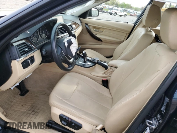 2015 BMW 3 Series 328i xDrive с VIN WBA3B5C5XFF960442, выставлен на аукционе Copart как лот 54366375 с пробегом 56 953 миль миль и Списание • Salvage title. История ставок и продаж доступна на DreamBid. Изображение 7.