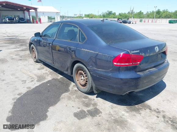 2014 Volkswagen Passat Wolfsburg Ed with VIN 1VWAS7A34EC032338, listed as a IAAI auction lot 42013753 with 116,168 mi miles. Bid and sale history available at carsss.com. Image 3.