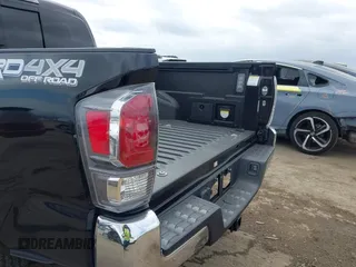 2023 Toyota Tacoma SR z VIN 3TMCZ5AN4PM548729, wystawiony jako IAAI lot #42078723 z przebiegiem 30 966 mil mil oraz . Historia ofert i sprzedaży dostępna na DreamBid. Obrazek 6.