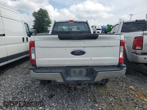 2018 Ford F-350 XL with VIN 1FT8W3BT3JEC37855, listed as a Copart auction lot 63740775 with 128,675 mi miles and Salvage title. Bid and sale history available at DreamBid. Image 6.