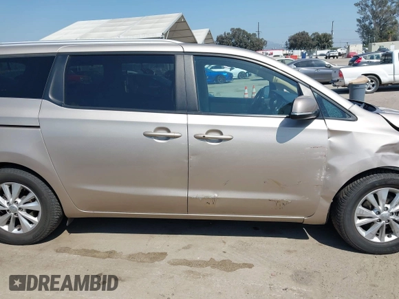 2017 Kia Sedona LX with VIN KNDMB5C16H6254544, listed as a IAAI auction lot 41961809 with 124,658 mi miles. Bid and sale history available at carsss.com. Image 13.