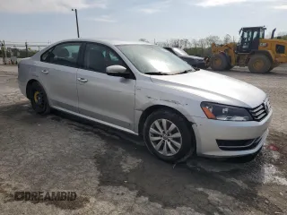 2014 Volkswagen Passat S z VIN 1VWAT7A34EC062212, wystawiony jako Copart lot #55129495 z przebiegiem 130 201 mil mil oraz Czysty tytuł • Clean title. Historia ofert i sprzedaży dostępna na DreamBid. Obrazek 4.