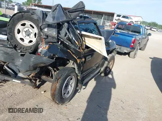 1995 Geo Tracker z VIN 2CNBE18U7S6904490, wystawiony jako IAAI lot #39596307 z przebiegiem 223 933 mil mil oraz . Historia ofert i sprzedaży dostępna na DreamBid. Obrazek 4.