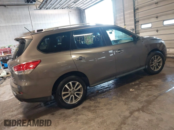 2014 Nissan Pathfinder S with VIN 5N1AR2MM7EC601720, listed as a IAAI auction lot 42067759 with 114,910 mi miles and . Bid and sale history available at DreamBid. Image 4.