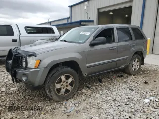 2007 Jeep Grand Cherokee Laredo z VIN 1J8GR48K47C581604, wystawiony jako Copart lot #53049985 z przebiegiem 225 618 mil mil oraz Czysty tytuł • Clean title. Historia ofert i sprzedaży dostępna na DreamBid. Obrazek 1.