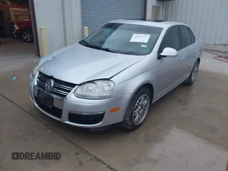 2010 Volkswagen Jetta Limited Edition с VIN 3VWRX7AJ4AM129874, выставлен на аукционе IAAI как лот 42539737 с пробегом 197 259 миль миль и . История ставок и продаж доступна на DreamBid. Изображение 2.