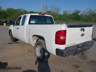 2008 Chevrolet Silverado 1500 Work Truck with VIN 1GCEC19C38Z328052, listed as a IAAI auction lot 42021879 with 321,527 mi miles. Bid and sale history available at carsss.com. Image 3.