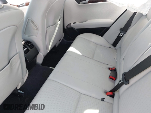 2013 Mercedes-Benz C 300 Sport с VIN WDDGF8AB2DG072641, выставлен на аукционе IAAI как лот 42622409 с пробегом 96 832 миль миль и . История ставок и продаж доступна на DreamBid. Изображение 8.