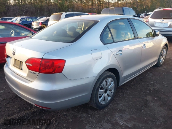 2012 Volkswagen Jetta Sedan SE w/Convenience & Sunroof with VIN 3VWDX7AJ5CM123272, listed as a IAAI auction lot 41335021 with 195,961 mi miles. Bid and sale history available at carsss.com. Image 4.