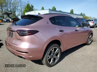 2017 Maserati Levante with VIN ZN661XUS1HX243202, listed as a Copart auction lot 55456535 with 77,738 mi miles and Salvage Title. Bid and sale history available at carsss.com. Image 3.