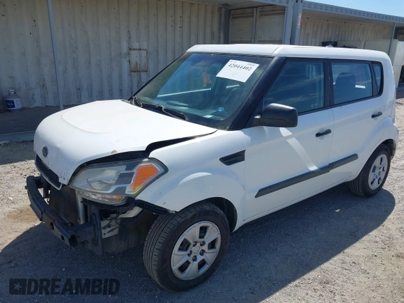 2011 Kia Soul with VIN KNDJT2A18B7335399, listed as a IAAI auction lot 42044402 with 199,371 mi miles. Bid and sale history available at carsss.com. Image 2.