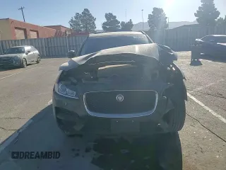 2018 Jaguar F-Pace 25t Premium with VIN SADCJ2FX4JA267748, listed as a Copart auction lot 48262585 with 61,234 mi miles and Clean Title. Bid and sale history available at DreamBid. Image 11.