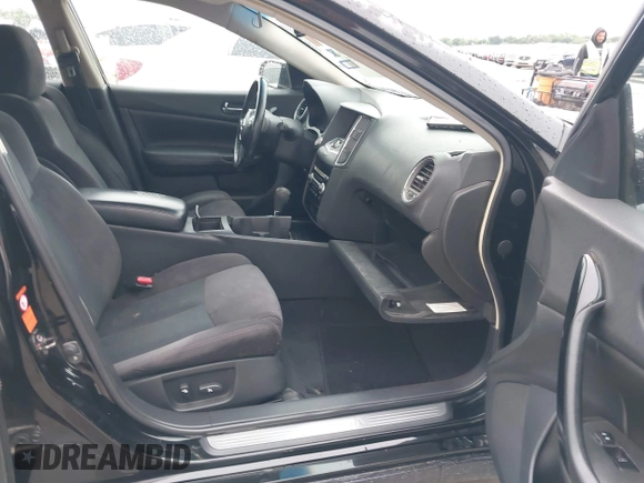2009 Nissan Maxima SV with VIN 1N4AA51E19C806374, listed as a IAAI auction lot 42186924 with 215,930 mi miles and . Bid and sale history available at DreamBid. Image 5.