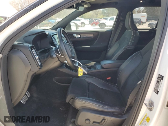 2019 Volvo XC40 R-Design with VIN YV4162UM9K2079488, listed as a Copart auction lot 50567235 with 77,003 mi miles and Salvage title. Bid and sale history available at DreamBid. Image 7.