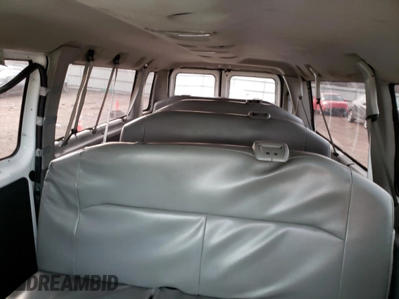 2011 Ford Econoline Passenger XL z VIN 1FBSS3BL7BDB29252, wystawiony jako Copart lot #58004584 z przebiegiem Nie podano mil oraz Czysty tytuł • Clean title. Historia ofert i sprzedaży dostępna na DreamBid. Obrazek 10.