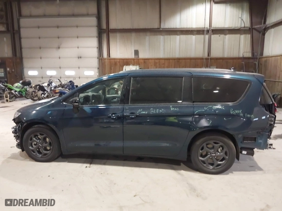 2023 Chrysler Pacifica Hybrid Limited with VIN 2C4RC1S74PR554723, listed as a IAAI auction lot 41317141 with 16,960 mi miles. Bid and sale history available at carsss.com. Image 14.