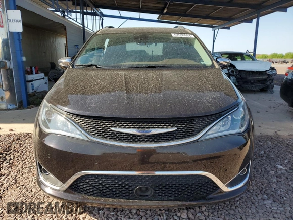 2018 Chrysler Pacifica Limited z VIN 2C4RC1GG2JR122308, wystawiony jako Copart lot #62636694 z przebiegiem 52 189 mil mil oraz Szkody całkowita. Historia ofert i sprzedaży dostępna na DreamBid. Obrazek 5.