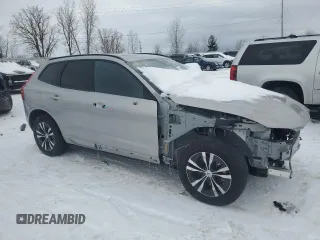 2024 Volvo XC60 Core Dark Theme z VIN YV4L12RK3R1933762, wystawiony jako Copart lot #46122905 z przebiegiem 8546 mil mil oraz Tytuł czysty. Historia ofert i sprzedaży dostępna na DreamBid. Obrazek 4.