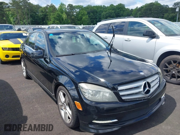 2011 Mercedes-Benz C 300 Sport z VIN WDDGF8BB9BR138442, wystawiony jako IAAI lot #42191668 z przebiegiem 114 255 mil mil oraz . Historia ofert i sprzedaży dostępna na DreamBid. Obrazek 1.