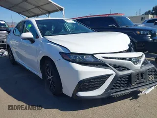 2022 Toyota Camry SE with VIN 4T1G11AK1NU644202, listed as a IAAI auction lot 41630876 with 30,519 mi miles. Bid and sale history available at carsss.com. Image 1.