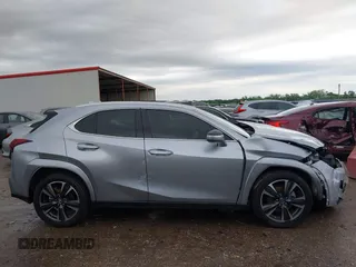 2024 Lexus UX 250h Premium z VIN JTHP6JBH7R2193351, wystawiony jako IAAI lot #42172680 z przebiegiem 10 072 mil mil oraz . Historia ofert i sprzedaży dostępna na DreamBid. Obrazek 13.