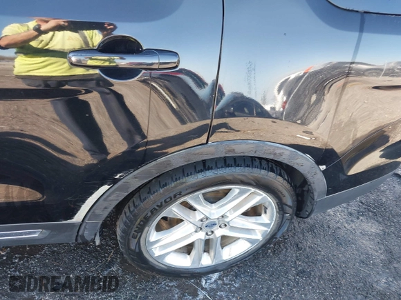 2016 Ford Explorer XLT with VIN 1FM5K7D89GGA84874, listed as a IAAI auction lot 41612708 with 124,421 mi miles. Bid and sale history available at carsss.com. Image 20.