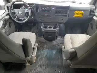 2012 Chevrolet Express Cargo z VIN 1GCSGAFX2C1141147, wystawiony jako Copart lot #54799115 z przebiegiem 286 137 mil mil oraz Czysty tytuł • Clean title. Historia ofert i sprzedaży dostępna na DreamBid. Obrazek 8.