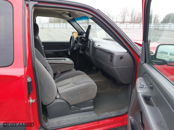 2006 Chevrolet Silverado 1500 LT2 with VIN 1GCEK19B06Z140810, listed as a IAAI auction lot 41564712 with 352,233 mi miles. Bid and sale history available at carsss.com. Image 5.