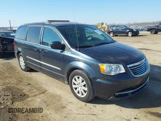 2013 Chrysler Town & Country Touring z VIN 2C4RC1BGXDR747549, wystawiony jako IAAI lot #41791226 z przebiegiem 196 056 mil mil oraz . Historia ofert i sprzedaży dostępna na DreamBid. Obrazek 1.