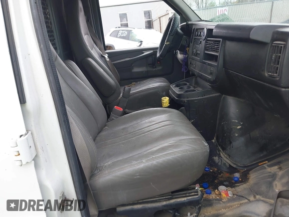 2014 Chevrolet Express Cargo Van with VIN 1GCWGGCA0E1155572, listed as a IAAI auction lot 41965353 with 324,538 mi miles. Bid and sale history available at carsss.com. Image 5.