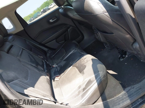 2018 Jeep Compass Latitude with VIN 3C4NJDBB1JT191490, listed as a IAAI auction lot 42429761 with 61,100 mi miles and . Bid and sale history available at DreamBid. Image 8.