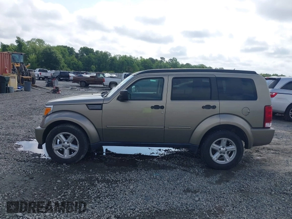 2007 Dodge Nitro SLT z VIN 1D8GT58KX7W689384, wystawiony jako IAAI lot #42139632 z przebiegiem 242 166 mil mil oraz . Historia ofert i sprzedaży dostępna na DreamBid. Obrazek 14.