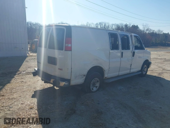 2016 GMC Savana Cargo with VIN 1GTW7AFFXG1904336, listed as a IAAI auction lot 41919957 with 330,932 mi miles. Bid and sale history available at carsss.com. Image 4.