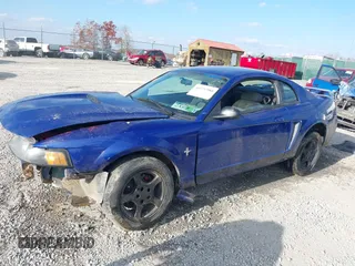 2002 Ford Mustang Standard z VIN 1FAFP40422F210590, wystawiony jako IAAI lot #40721980 z przebiegiem 151 316 mil mil oraz . Historia ofert i sprzedaży dostępna na DreamBid. Obrazek 17.