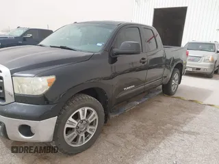 2013 Toyota Tundra z VIN 5TFRM5F19DX063197, wystawiony jako IAAI lot #41799886 z przebiegiem 351 859 mil mil oraz . Historia ofert i sprzedaży dostępna na DreamBid. Obrazek 6.