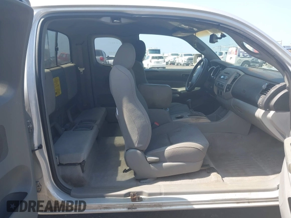 2006 Toyota Tacoma with VIN 5TEUU42N46Z286272, listed as a IAAI auction lot 41518642 with 243,142 mi miles. Bid and sale history available at carsss.com. Image 8.