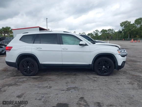 2018 Volkswagen Atlas 3.6L V6 SEL with VIN 1V2MR2CA9JC572206, listed as a IAAI auction lot 41995114 with 64,324 mi miles. Bid and sale history available at carsss.com. Image 13.