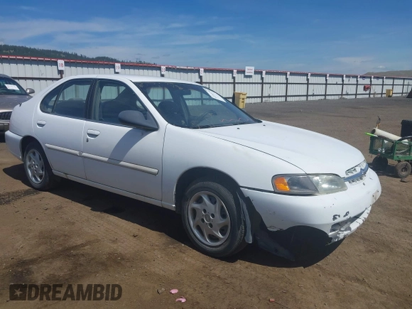 1999 Nissan Altima XE with VIN 1N4DL01D9XC104530, listed as a IAAI auction lot 42141246 with 168,803 mi miles. Bid and sale history available at carsss.com. Image 1.
