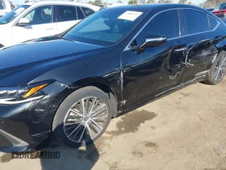 2024 Lexus ES with VIN 58ADA1C1XRU041495, listed as a IAAI auction lot 41808119 with 84,553 mi miles. Bid and sale history available at carsss.com. Image 6.