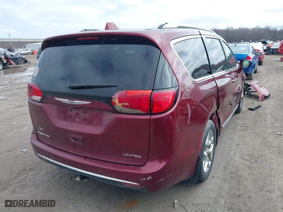 2017 Chrysler Pacifica Limited with VIN 2C4RC1GG1HR509569, listed as a IAAI auction lot 41807694 with 204,340 mi miles. Bid and sale history available at carsss.com. Image 4.