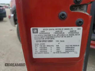 2002 GMC Sierra 1500 SLE z VIN 2GTEK19T021129091, wystawiony jako Copart lot #61494455 z przebiegiem 280 621 mil mil oraz Czysty tytuł • Clean title. Historia ofert i sprzedaży dostępna na DreamBid. Obrazek 12.