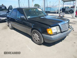 1993 Mercedes-Benz 400 with VIN WDBEA34E6PB942402, listed as a IAAI auction lot 41855899 with 124,065 mi miles. Bid and sale history available at carsss.com. Image 1.